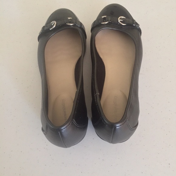 Solesenseability Black Patent Cap Ballet Flats 6 - Picture 4 of 16